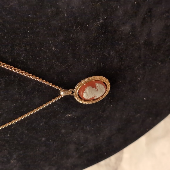 Avon| Vintage Apricot Cameo with Gold Toned Border and Rear Detailing - Picture 3 of 10